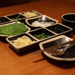 サウィ食堂 - わかめスープ、えごま、ナムル等