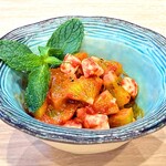  季節のフルーツとクリームチーズのキムチ