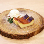  濃厚チーズケーキとバニラアイス