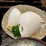 湯葉丼 直吉 - 豊かな味わいの大きな「姫とうふ」