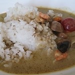 ランラン - カジュアルランチからタイ風グリーンカレー（880円・ランチパスポートで500円）ご飯大森無料・スープ・サラダ・デザート・おかず3品でスープとドリンクはお変わりOK！