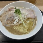 麺屋 伊藤 - 料理写真:鶏白湯白醤油らーめん　1100円