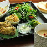 オーガニックカフェ han - false fish plate(お魚もどきのプレート)