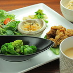 オーガニックカフェ han - false meet plate（お肉もどきのプレート）