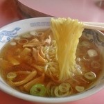 豊園 - ラーメン（麺はやわらか過ぎず丁度良いです）