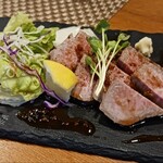 IZAKAYA 時々 - オリーブ牛A5等級　厚切りローストビーフ
