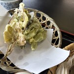 戸隠そば博物館 とんくるりん - 野沢菜のかき揚げ天ぷら