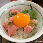 初駒 - ネギトロ丼に卵黄
