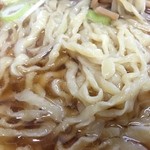 くじら食堂 - 醤油らー麺　麺アップ