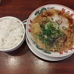 ラーメン魁力屋 - 料理写真:背脂ラーメン並と定食のライス