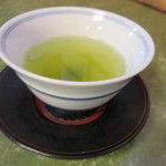 うなぎ秋本 - 緑茶　最初に出されたお茶。