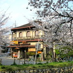 鎰富弘 - 桜の時期は疏水が綺麗