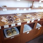 마무즈 오븐 - 店内の様子　意外とこじんまりしています