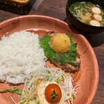 びっくりドンキー - 料理写真:おろしそバーグディッシュS 味噌汁