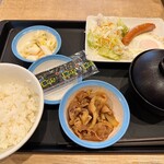 松屋 - ソーセージエッグ定食牛皿小盛　530円