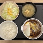松屋 - 料理写真:2026.06.07 (日) 【期間限定】 溢れる3種の濃厚チーズINデミたまチーズハンバーグ定食 1390円(税込)