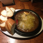 Gyo-Bar - 小海老のアヒージョ　690円
      バケット 250円