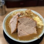 俺の生きる道 - 俺道ラーメン 150g(1050円), チャーシュー2枚(250円), 野菜マシ, ニンニクマシ, アブラ普通
