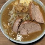 俺の生きる道 - 俺道ラーメン 150g(1050円), チャーシュー2枚(250円), 野菜マシ, ニンニクマシ, アブラ普通