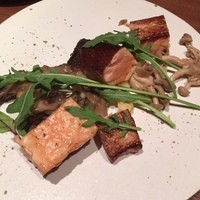 フレンチレストラン ソン・スクレ - サーモンの皮目がパリパリで美味しい。