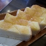 珈琲大使館 - バタートースト１００円。