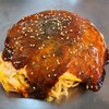 広島鉄板 お好み焼き Re.半田流 - 肉玉そば(税込990円)
・茹で生中太麺
・オタフクソース【専門店用】(控えめな甘み)
・焼き方:押さえない
・焼き上がりの形:ドーム形の綺麗な焼き上がり
・鉄板で食べるのが標準