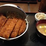 たけだ - ジャンボソースかつ丼　蓋はカツを乗せるのに使います。