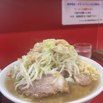 ラーメン二郎 - ラーメン小 ¥1,100 (コール:ニンニク少なめアブラ)