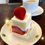 農園菓子工房 ナチュラルファーム菓樹 - 2015年3月31日
                                デッカイ苺がの入ってた 苺ショートケーキ