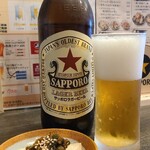 食堂 高架橋 - お料理①山形県の出汁載せ冷奴【お通し】(税込330円)
お酒①サッポロラガービール赤星(瓶ビール、サッポロビール)(税込800円)