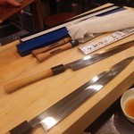 鮨処 平野 - おまけ 現役で活躍中と引退した包丁を見せてくれました