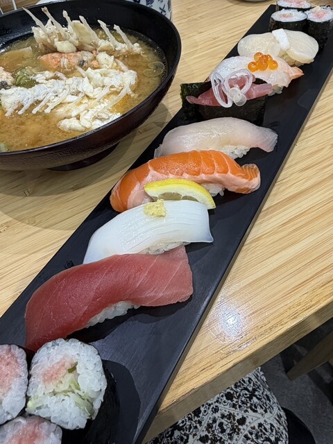 廻転寿司 まぐろ問屋 三浦三崎港 新横浜ぐるめストリート店のご予約
