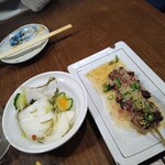 やきとん たかちゃん - 自家製おしんこ 380円 タンシタ青唐だれ 230円