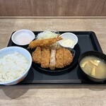松屋 - 料理写真:"国産雪国育ち"豚ロースかつ&海老フライ(1尾)定食