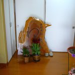 わき水 - 玄関奥＠2010/4