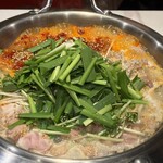 韓国料理サムギョプサル アンニョン - はじめに運ばれてくる鍋です！なっこぷせ(たこホルモンエビ鍋)