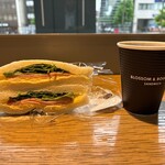 ブロッサムアンドブーケ - 料理写真:ハムエッグセット　570円税込　ホットコーヒーを選択