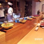 馳走　かく田 - 檜の１枚板のカウンターですか