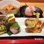 馳走　かく田 - 奇をてらった盛付では有りません。落ち着いた正統派の盛付ですが十分春らしい美しい盛付でした