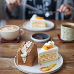 ミネロワ - 料理写真:２０２６年６月再訪：コーヒークリームシフォンサンド ＆ 宮崎県産完熟マンゴーのショートケーキ☆
