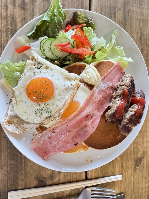 MORNING DOORS （モーニング ドアーズ） - 北谷町/ハワイ料理 | 食べログ