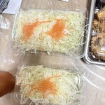 とんかつ わらしっ子 - ３個分のキャベツ