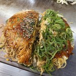 お好み焼き 海喜 - 半分ずつ分けて