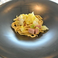 ラー・エ・ミクニ - 本日のパスタ　春キャベツと自家製ハムのキタッラ