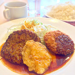 ガスト - ハンバーグ甘酢ソース&メンチカツ&三種の根菜天婦羅 ¥590