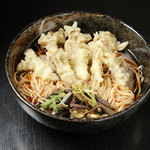 차가운 송이 튀김 소바