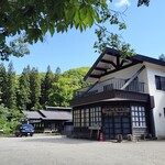 駒ヶ岳温泉 - 宿入口(左奥が浴室棟)