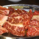 ホルモン 徳いち - 赤身盛り合わせ！