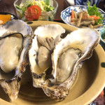 浅川亭 - 蒸し牡蠣は20センチ長
