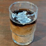 魚々十 - 魚々十 日本橋本店セルフで調達したコーヒーにミルクを入れて頂きます